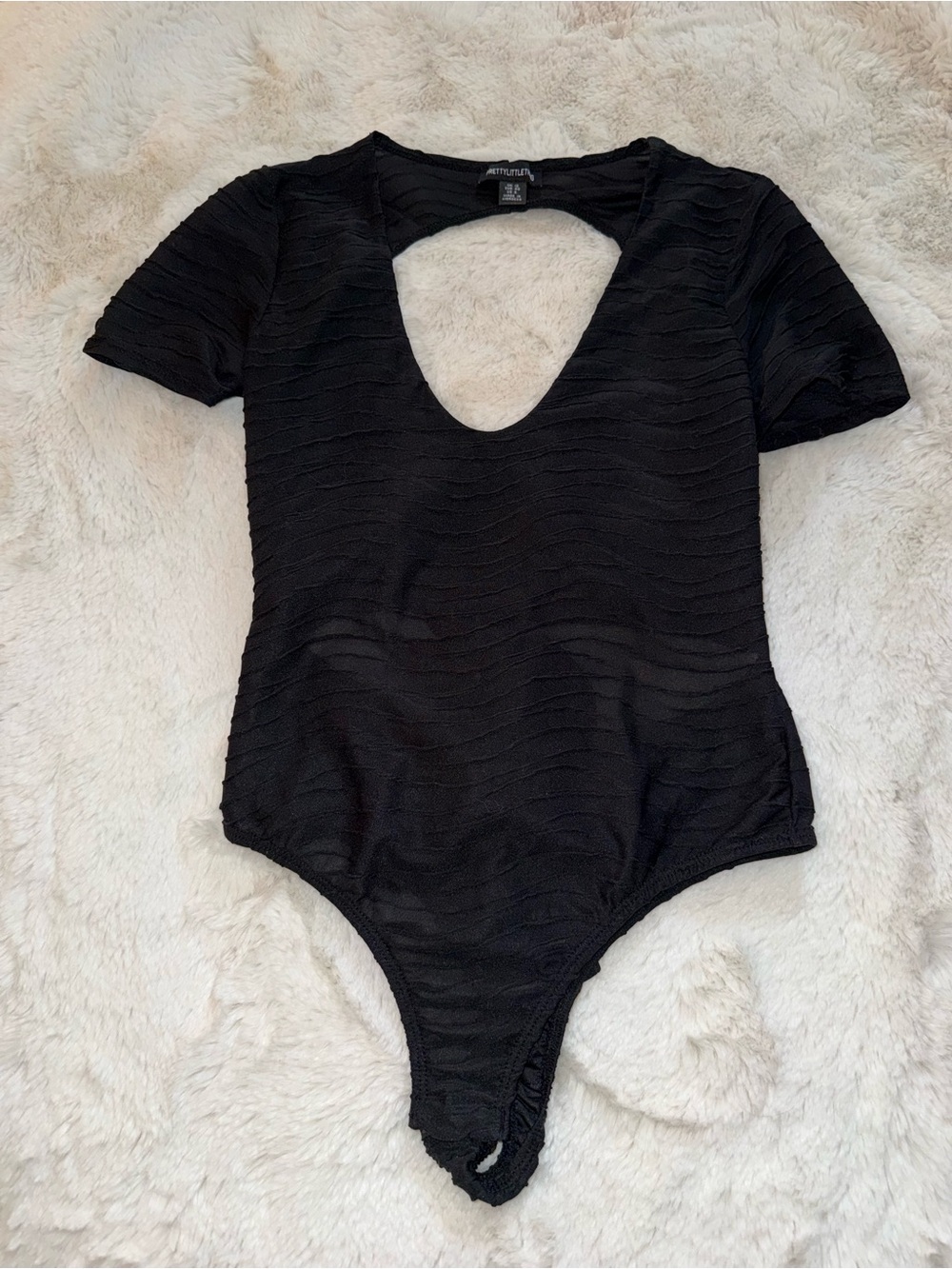 PrettyLittleThing Black Short Sleeve Bodysuit with Keyhole